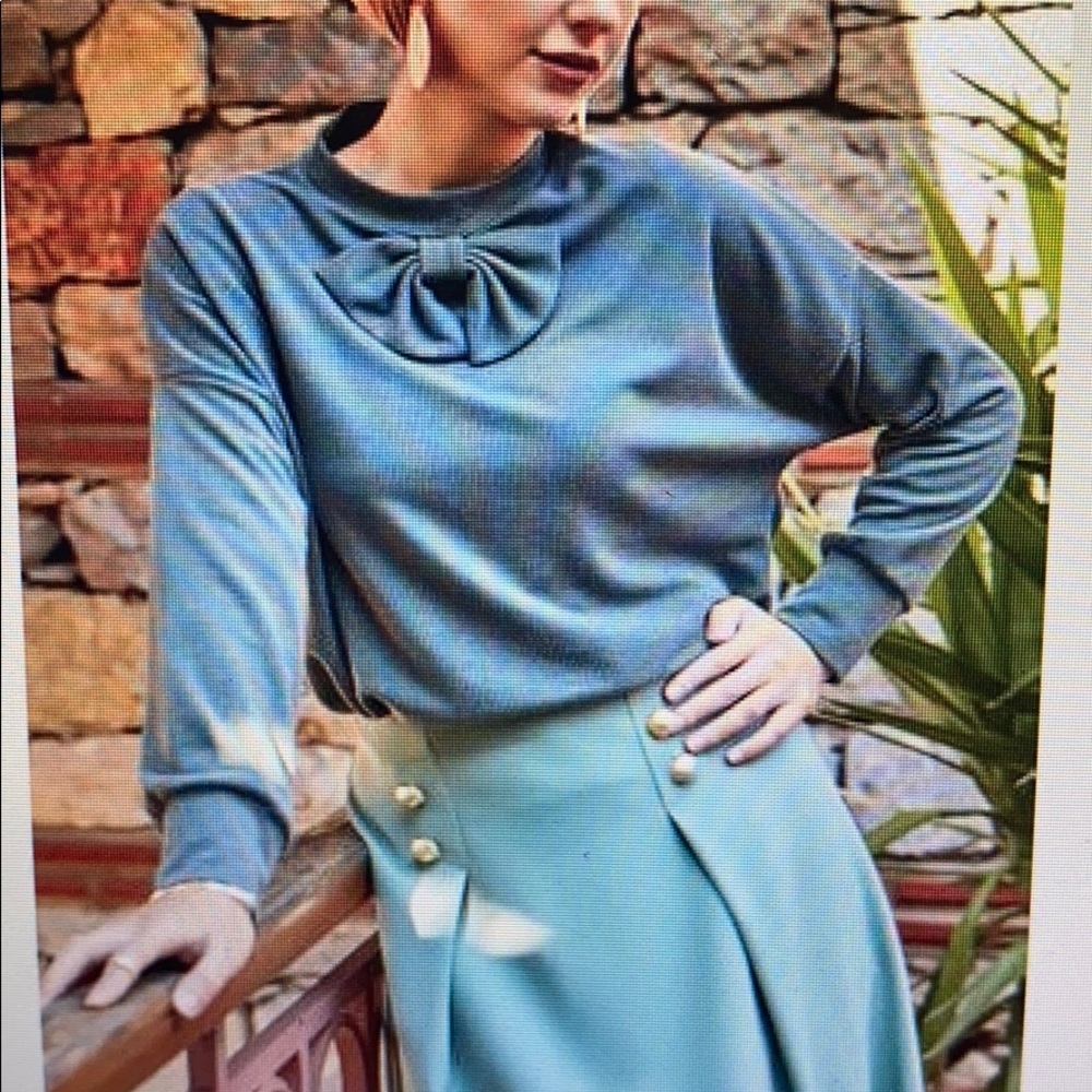 Neck bow top